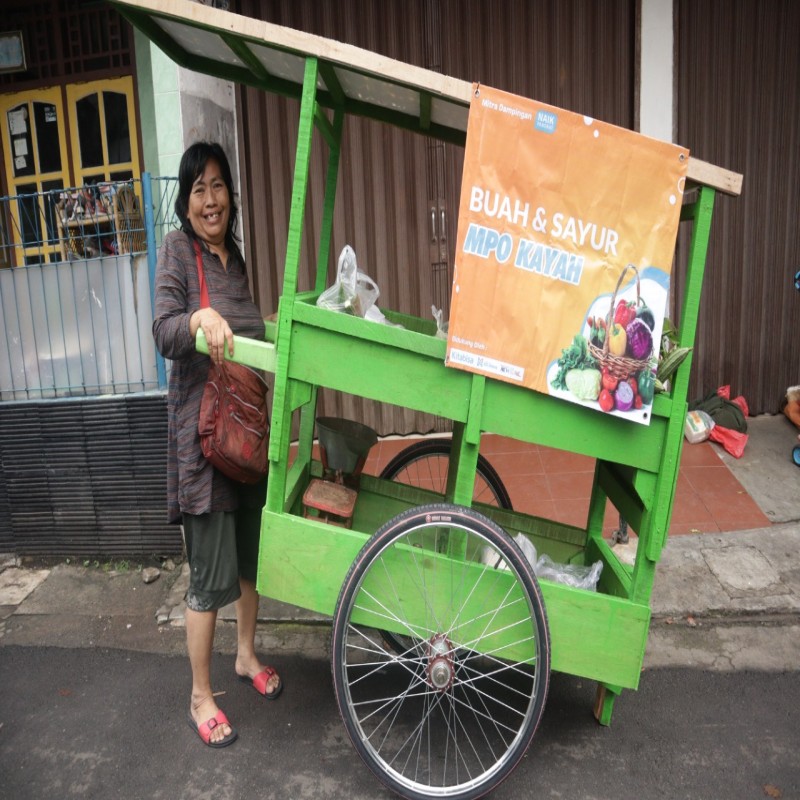 Bantu Gerobak Untuk Pedagang Kaki Lima